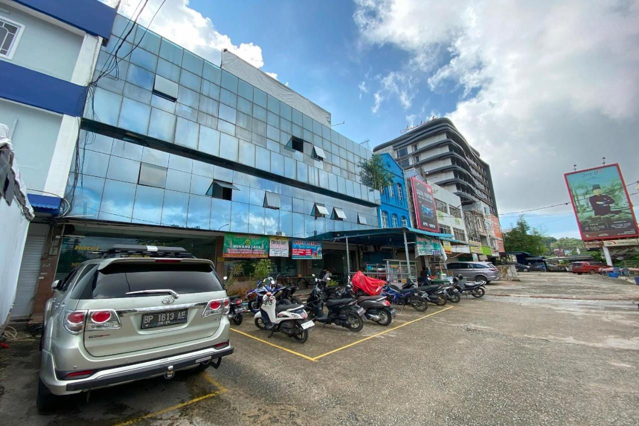 Oyo 92702 Minang Jaya Hotell Nagoya Exteriör bild