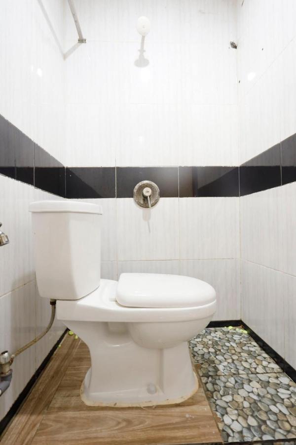 Oyo 92702 Minang Jaya Hotell Nagoya Exteriör bild
