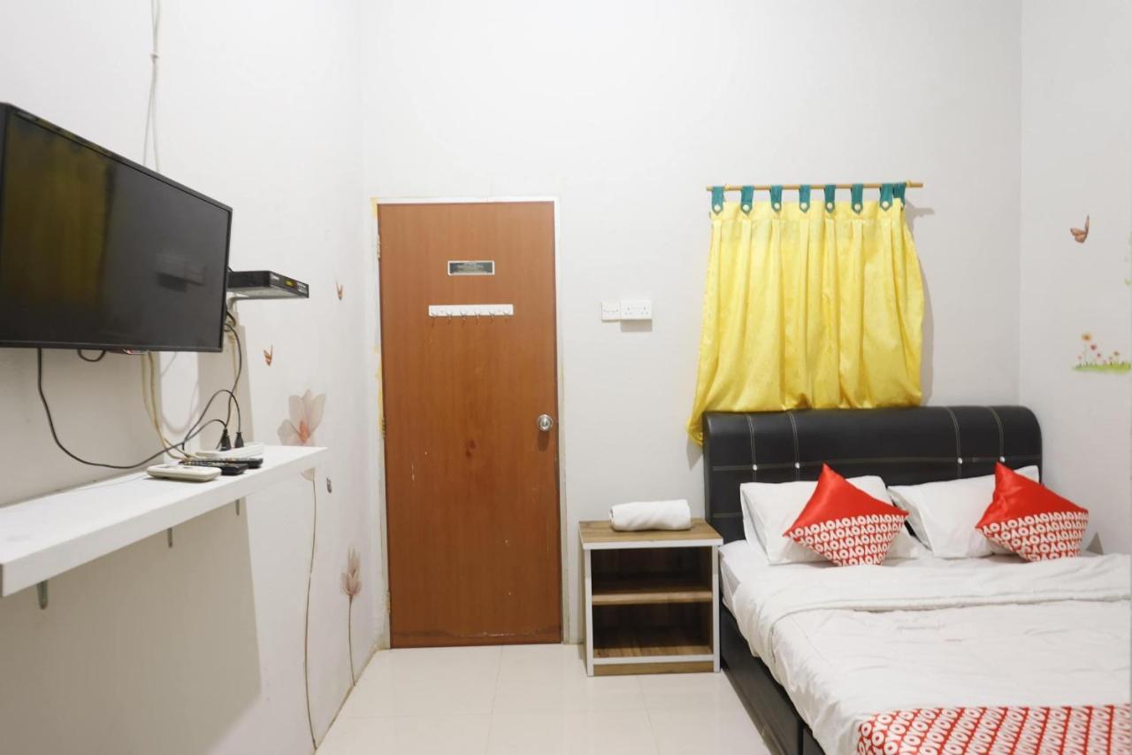 Oyo 92702 Minang Jaya Hotell Nagoya Exteriör bild